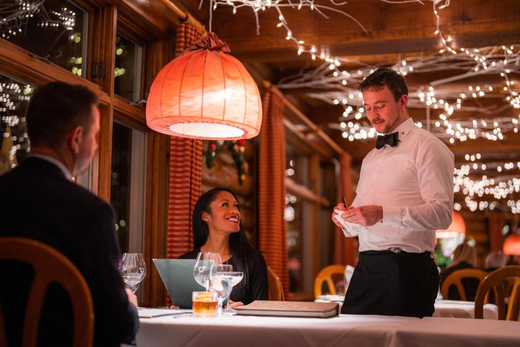 Lake Louise restaurants
